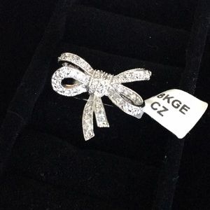 Beautiful bow ring